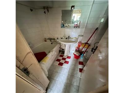 Apartament 3 camere, etaj 4/4 , zona Primarie