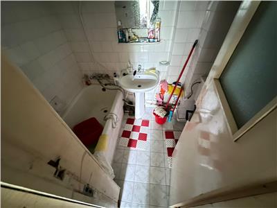 Apartament 3 camere, etaj 4/4 , zona Primarie