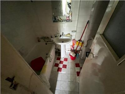 Apartament 3 camere, etaj 4/4 , zona Primarie