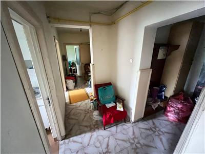 Apartament 3 camere, etaj 4/4 , zona Primarie