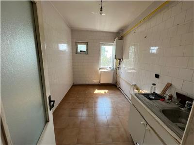 Apartament 3 camere, etaj 4/4 , zona Primarie