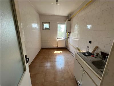 Apartament 3 camere, etaj 4/4 , zona Primarie