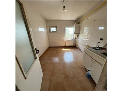 Apartament 3 camere, etaj 4/4 , zona Primarie