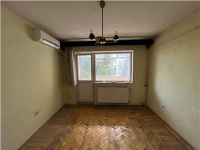 Apartament 3 camere, etaj 4/4 , zona Primarie