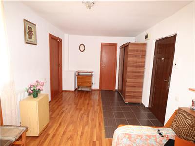 Garsoniera de vanzare in zona Penny Obor , etaj 3 (mansarda)