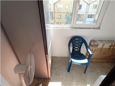 Garsoniera de vanzare in zona Penny Obor , etaj 3 (mansarda)