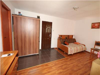 Garsoniera de vanzare in zona Penny Obor , etaj 3 (mansarda)