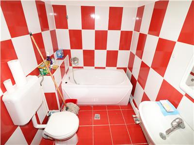 Garsoniera de vanzare in zona Penny Obor , etaj 3 (mansarda)