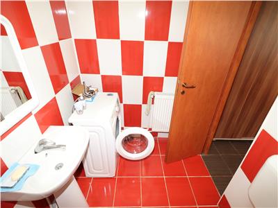 Garsoniera de vanzare in zona Penny Obor , etaj 3 (mansarda)