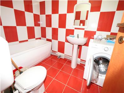 Garsoniera de vanzare in zona Penny Obor , etaj 3 (mansarda)
