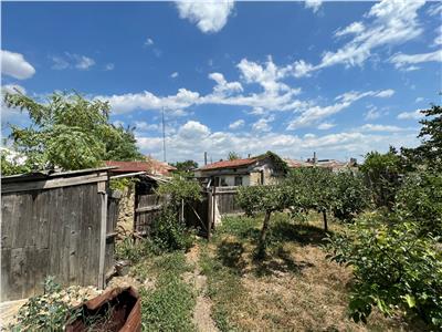 Casa de vanzare in comuna Vulturu , la strada Principala