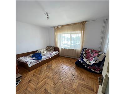 Apartament 3 camere , zona centrala, parter