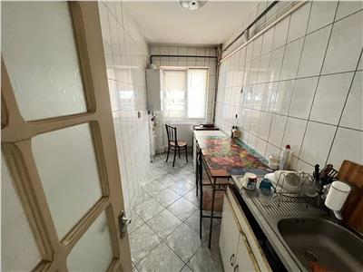 Apartament 3 camere , zona centrala, parter