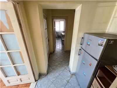 Apartament 3 camere , zona centrala, parter