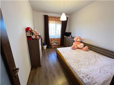 Apartament 3 camere, etaj 2, doua boxe, parcare, mobilat si utilat