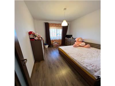 Apartament 3 camere, etaj 2, doua boxe, parcare, mobilat si utilat