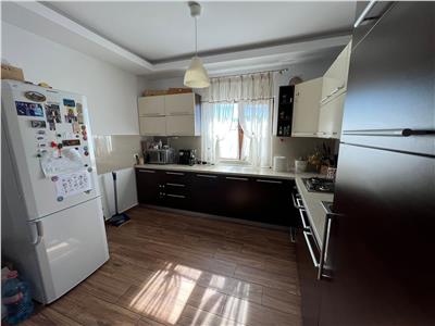 Apartament 3 camere, etaj 2, doua boxe, parcare, mobilat si utilat