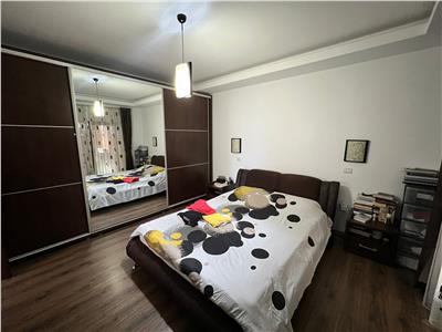 Apartament 3 camere, etaj 2, doua boxe, parcare, mobilat si utilat