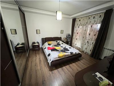 Apartament 3 camere, etaj 2, doua boxe, parcare, mobilat si utilat