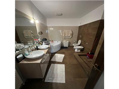 Apartament 3 camere, etaj 2, doua boxe, parcare, mobilat si utilat