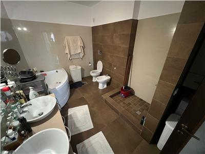 Apartament 3 camere, etaj 2, doua boxe, parcare, mobilat si utilat