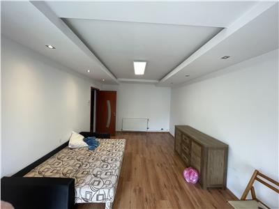 Apartament 3 camere, etaj 4, zona Mega Sud