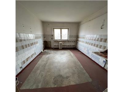 Apartament 3 camere , zona centrala , de renovat ! etaj 3