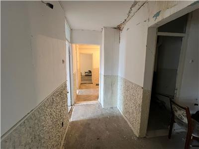 Apartament 3 camere , zona centrala , de renovat ! etaj 3