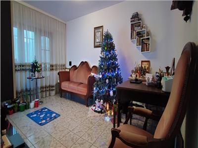 3 camere, etaj 3 cu acoperis, 2 balcoane , 2 bai, zona centrala