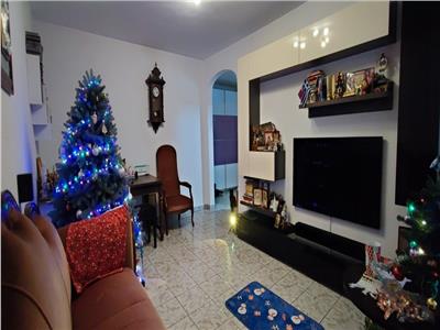 3 camere, etaj 3 cu acoperis, 2 balcoane , 2 bai, zona centrala