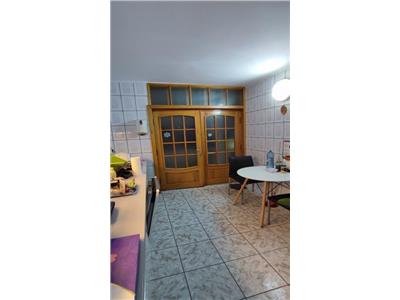 3 camere, etaj 3 cu acoperis, 2 balcoane , 2 bai, zona centrala