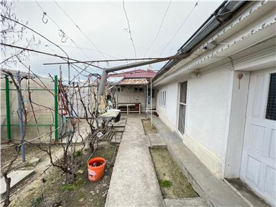 Casa locuibila de vanzare in Vulturu , 961mp teren si garaj