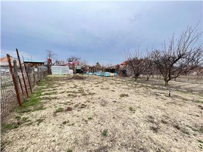 Casa locuibila de vanzare in Vulturu , 961mp teren si garaj