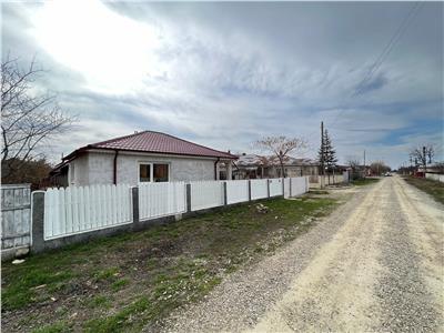 Casa locuibila de vanzare in Vulturu , 961mp teren si garaj