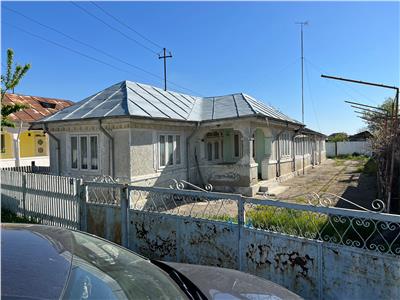 Casa batraneasca + teren 1881 mp de vanzare in Sat Milcovul