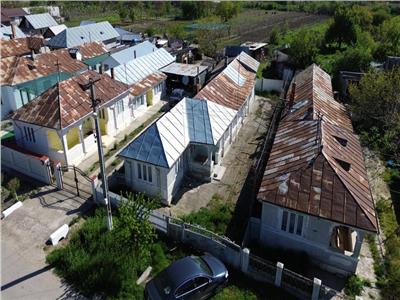 Casa batraneasca + teren 1881 mp de vanzare in Sat Milcovul