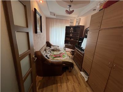 Apartament 3 camere,renovat, etaj 3 (lift), Bdul Unirii