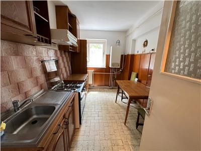 Apartament 4 camere, etaj 1, 80mp , zona Centrala - Liber -