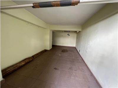 Apartament cu 3 camere, parter, boxa si garaj la blocurile tip vila