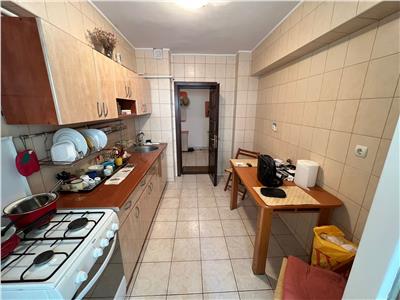 Apartament cu 3 camere, parter, boxa si garaj la blocurile tip vila