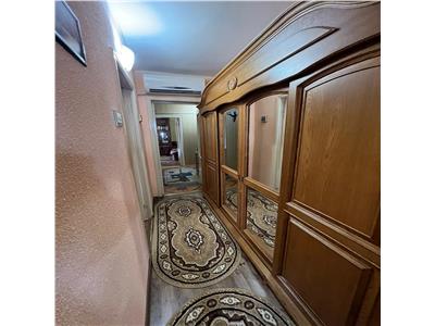 Apartament 3 camere, 70mp, etaj 3, zona 2 Stejari