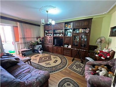 Apartament 3 camere, 70mp, etaj 3, zona 2 Stejari