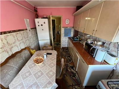 Apartament 3 camere, 70mp, etaj 3, zona 2 Stejari