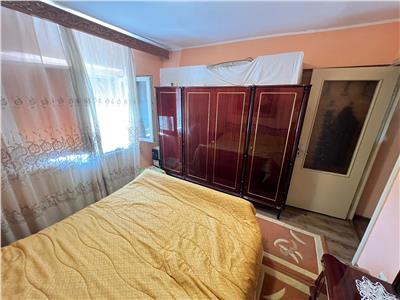 Apartament 3 camere, 70mp, etaj 3, zona 2 Stejari