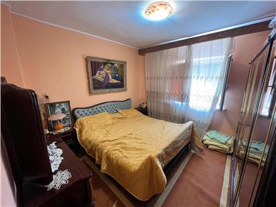 Apartament 3 camere, 70mp, etaj 3, zona 2 Stejari