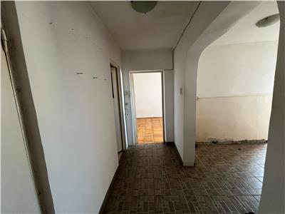 Garsoniera 33mp utili, Piata Moldovei , etaj 4 cu acoperis, libera