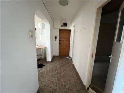 Garsoniera 33mp utili, Piata Moldovei , etaj 4 cu acoperis, libera