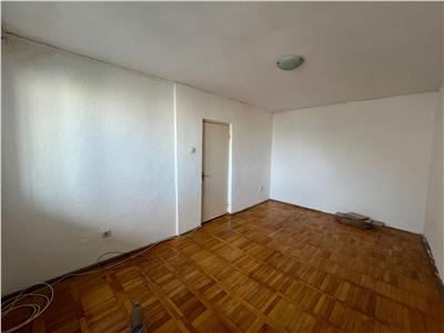 Garsoniera 33mp utili, Piata Moldovei , etaj 4 cu acoperis, libera