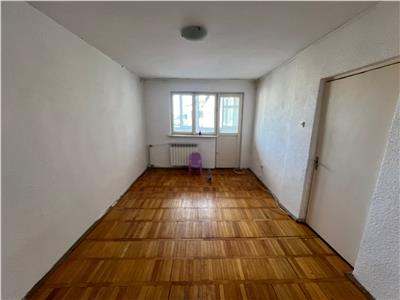 Garsoniera 33mp utili, Piata Moldovei , etaj 4 cu acoperis, libera