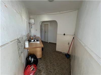 Garsoniera 33mp utili, Piata Moldovei , etaj 4 cu acoperis, libera